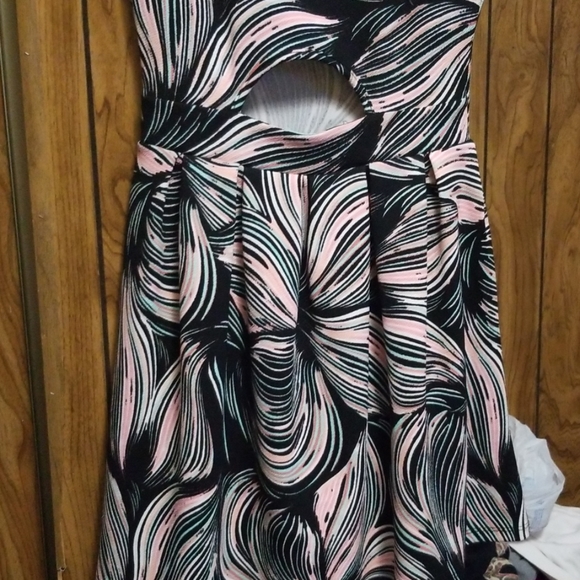 Dress - Picture 2 of 3